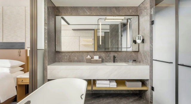 Двухместный номер Deluxe с видом на озеро Luoyang Marriott Hotel