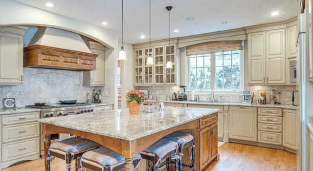 Коттедж Walk to DU, Dining & Parks: Spacious Denver Home!