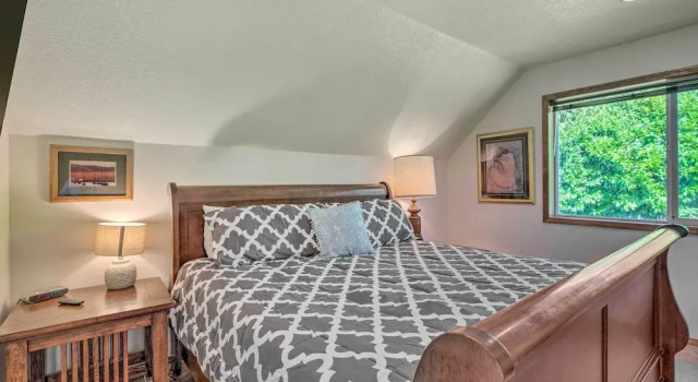 Коттедж Bay City Home w/ Gorgeous Bay Views From Deck