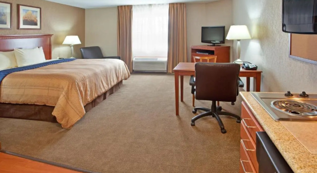Номер Deluxe Candlewood Suites Elgin   Northwest Chicago by IHG