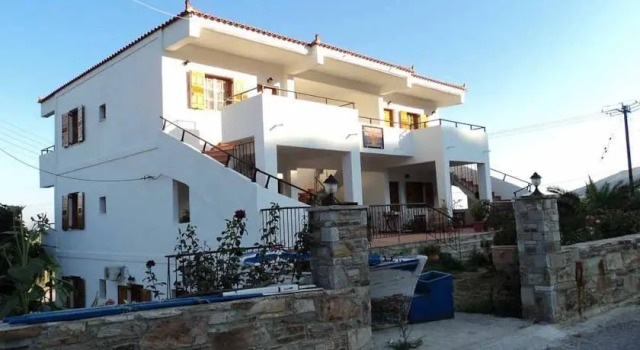 Adonis, Réserver Hôtel Fanari Ikaría