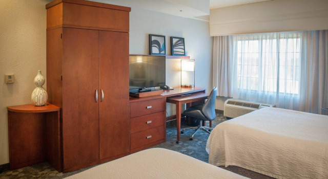 Четырёхместный номер Standard Courtyard Pensacola Downtown