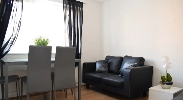 Bright 2 Bedroom Flat in Acton