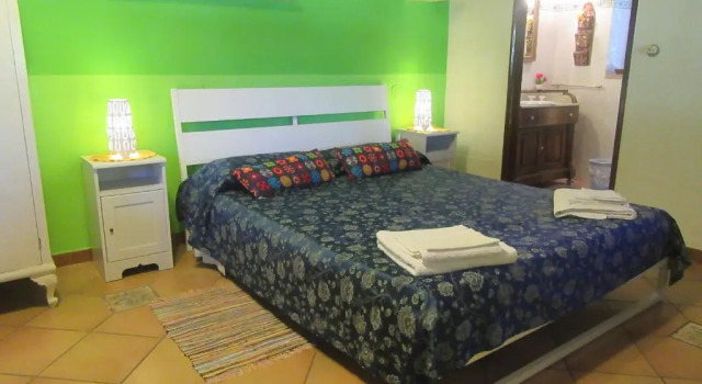 Коттедж Studio Apartment with garden and free parking