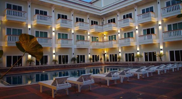 Seaside Hotel, Забронировать Отель Отели Сиануквиль 3 звезды, рядом с Пляж Ochheutel Beach, 3*