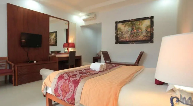 RedDoorz Plus @ Raya Batu Bolong, Rezervovat Hotel Hotely v Bali s bazénem, Bazén