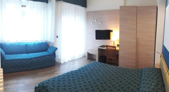 Семейный номер Comfort с балконом Hotel Esperia