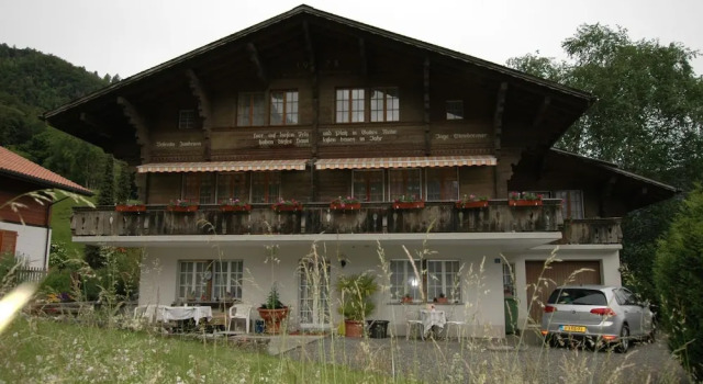 Коттедж Pristine Home in a Charming Village, Large Grassy Sunbathing Area, View of the Mönch and Jungfrau