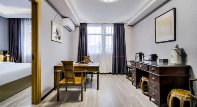 Люкс Thankyou Hotel (Zhengzhou Erqi Square West Street Subway Station Branch)