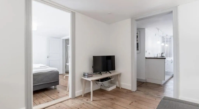 ★Apt. Centrum of CPH, 50M to Metro, w. Balcony!★