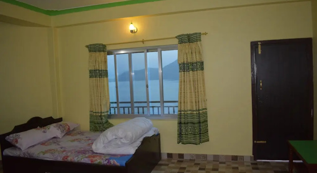 Номер Standard 360 Lakefront Restro and Lodge