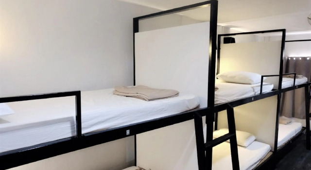 Кровать в общем номере Bangkok Nomad Hostel
