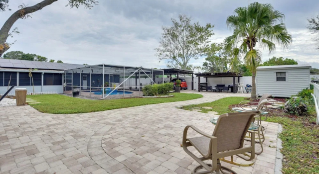 Апартаменты Convenient Sarasota Studio w/ Lush Backyard!