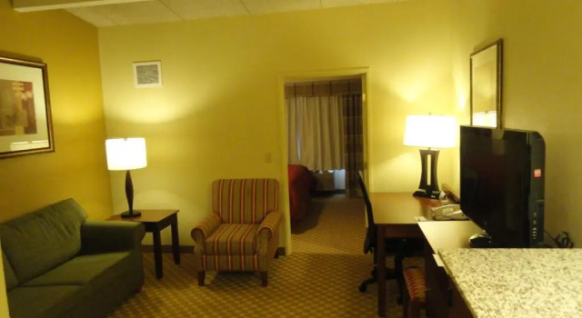 Двухместный люкс c 1 комнатой Country Inn & Suites by Radisson, Kalamazoo, MI