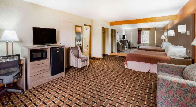 Номер Standard Howard Johnson by Wyndham Conway