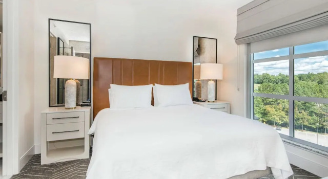 Двухместный люкс с 2 комнатами Embassy Suites by Hilton Raleigh Durham Airport Brier Creek