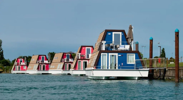 Коттедж с видом на реку Marina Azzurra Resort