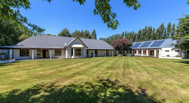 Коттедж BOND ESTATE LUXURY ACCOMMODATION