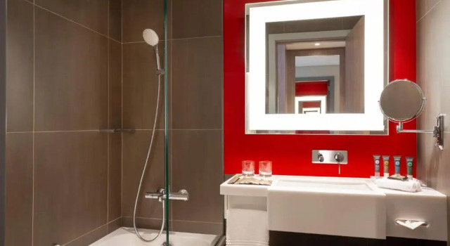 Двухместный номер Deluxe с балконом Novotel Bur Dubai - Healthcare City