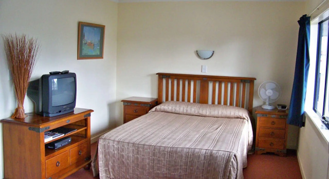 Aaron Court Motor Inn