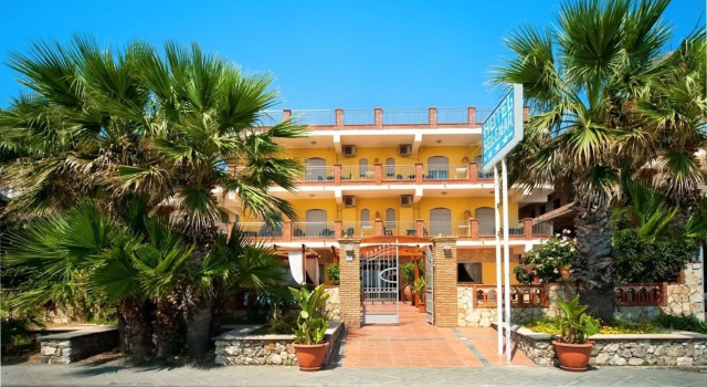 Hotel Solemar, Book Hotel Hoteller i Sant'Alessio Siculo med morgenmad, Morgenmad