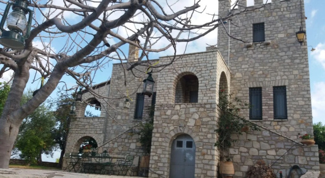 Stone Studio in Tower near Beach, Забронировать Отель Отели периферийной единицы Мессения 3 звезды, 3*