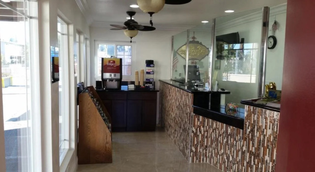 Kona Inn Motel Anaheim, Забронировать Мотель Отели Анахайм с парковкой, Парковка