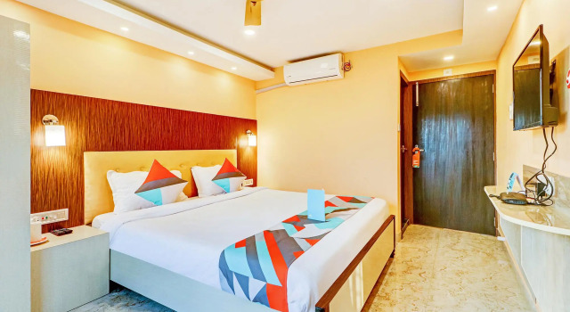 Номер Deluxe FabHotel Step Inn