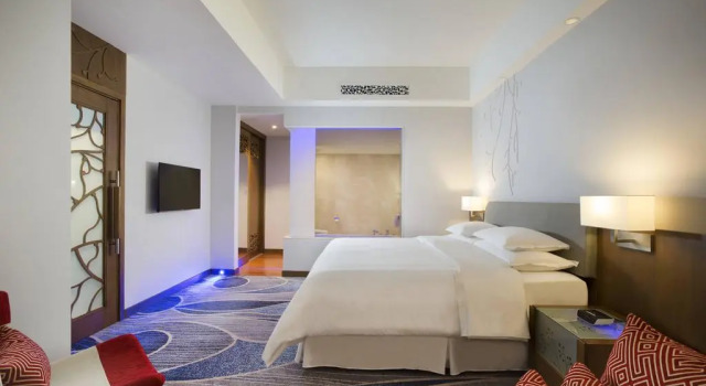 Люкс с видом на город Four Points by Sheraton Manado