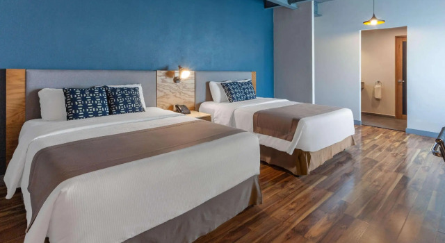 Четырёхместный номер Standard TRYP by Wyndham San Luis Potosi Hotel & Suites