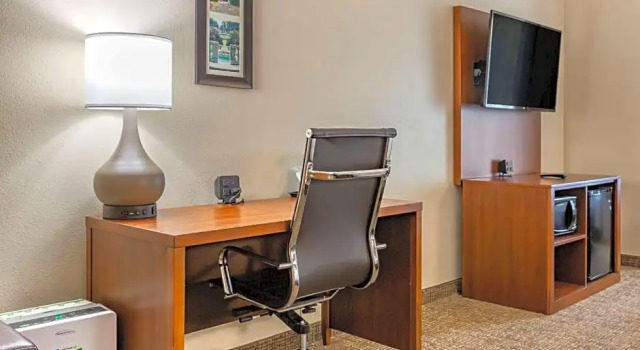 Четырёхместный люкс Comfort Suites Clayton - Garner