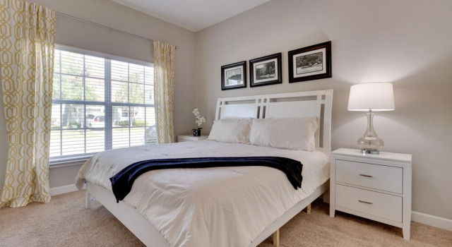 Modern Kissimmee Townhome w/ Fenced Pool & Patio!, Rezerwuj Apartament Hotele w Kissimmee z parkingiem, Parking