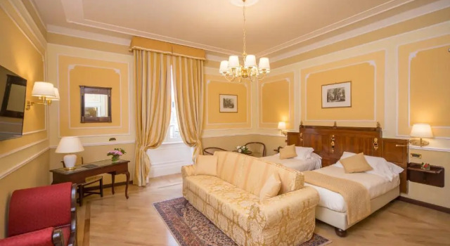 Полулюкс Hotel Bristol Palace