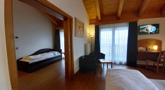 Семейный номер Standard с балконом и с видом на горы Hotel Monte Bondone
