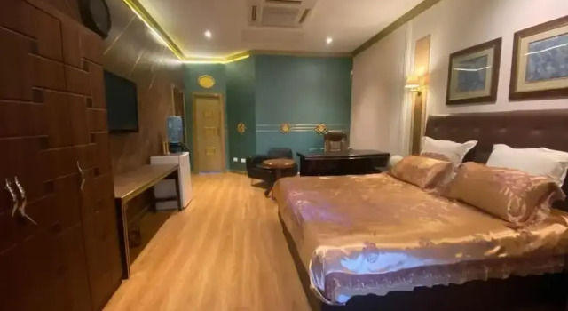 La Belva Court with Swimming Pool