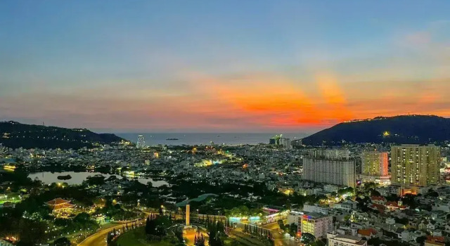 Номер Premium с балконом Milan Homestay - The Song Vung Tau Apartment