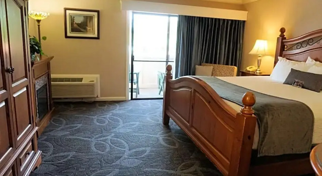 Люкс с балконом Spark by Hilton Chincoteague Island