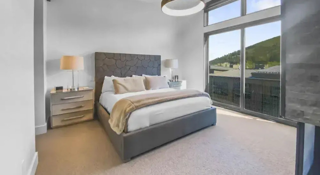 3519 The Ridge Modern Luxury 5 Bedroom Home, Varaa Hotelli  