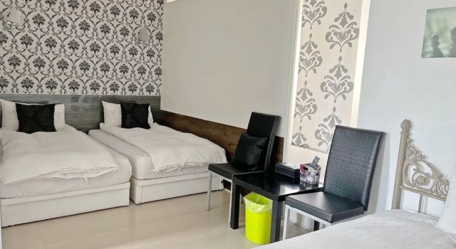 Трёхместный номер Standard Rhine Castle Hotel