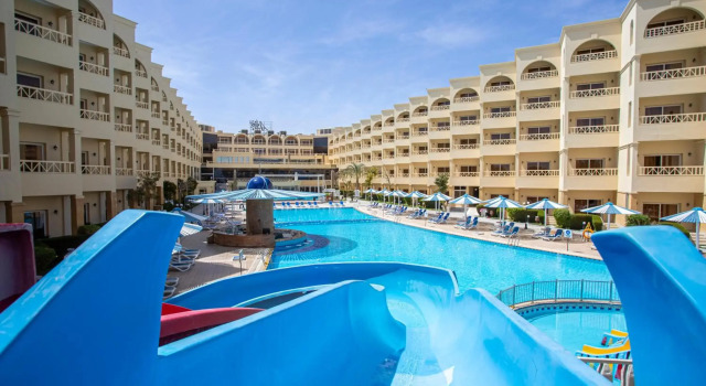 AMC Royal Hotel, Boek Resort Hurghada Rode Zee, in de buurt van Sultan Kite School