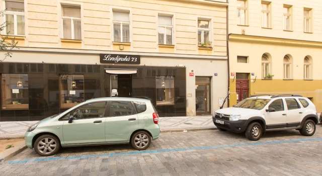 Premier Apartment near Museum