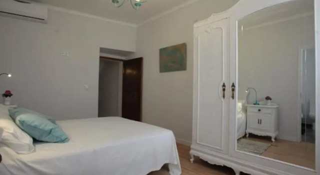 Peaceful Holiday Home in Campanet With Small Private Pool, Rezerwuj Hotel Hotele w Majorka z parkingiem, Parking