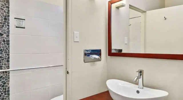 Четырёхместный номер Standard с балконом Comfort Inn Whyalla