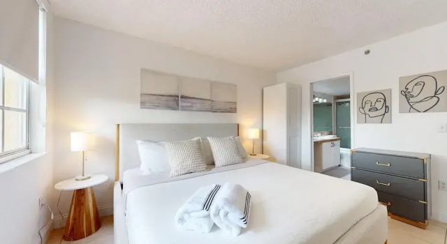 Номер Standard Lux Condo at Yacht Club 10min from Beach