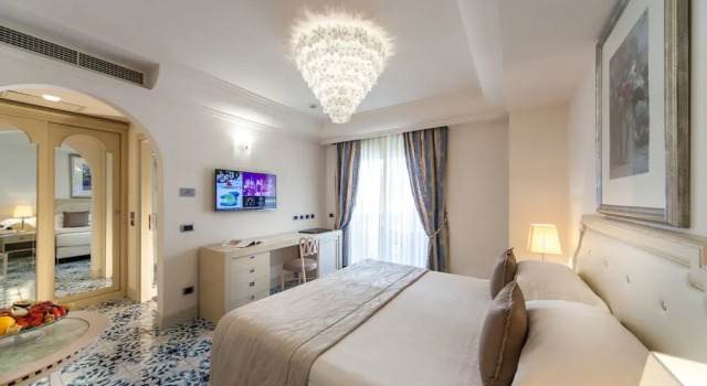 Трёхместный номер Classic с балконом и с видом на море Palace Hotel
