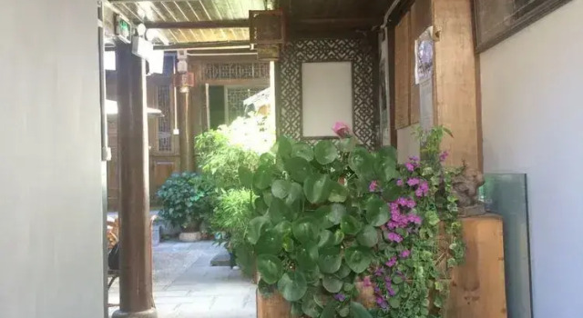 Baisuiqiao Inn, Забронировать Отель Лицзян Юньнань, рядом с Улица Сквер-стрит Древнего города Даянь
