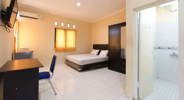 RedDoorz @ Utan Kayu, Prenota Hotel Matraman Giacarta
