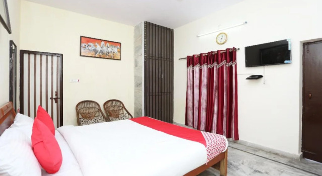 Hotel Oasis By OYO Rooms, Забронировать Отель Отели Гомти Нагара 3 звезды, 3*