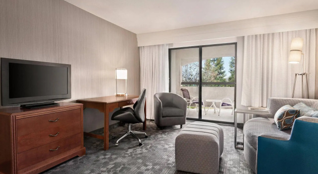 Двухместный люкс с 2 комнатами Courtyard by Marriott San Jose South/Morgan Hill