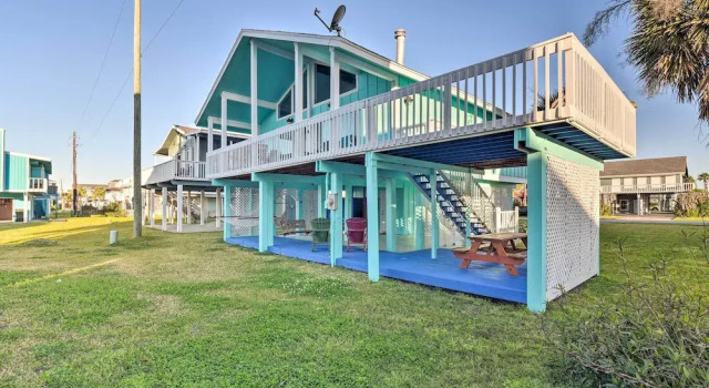 Cozy Galveston Beach House - Walk to the Gulf!